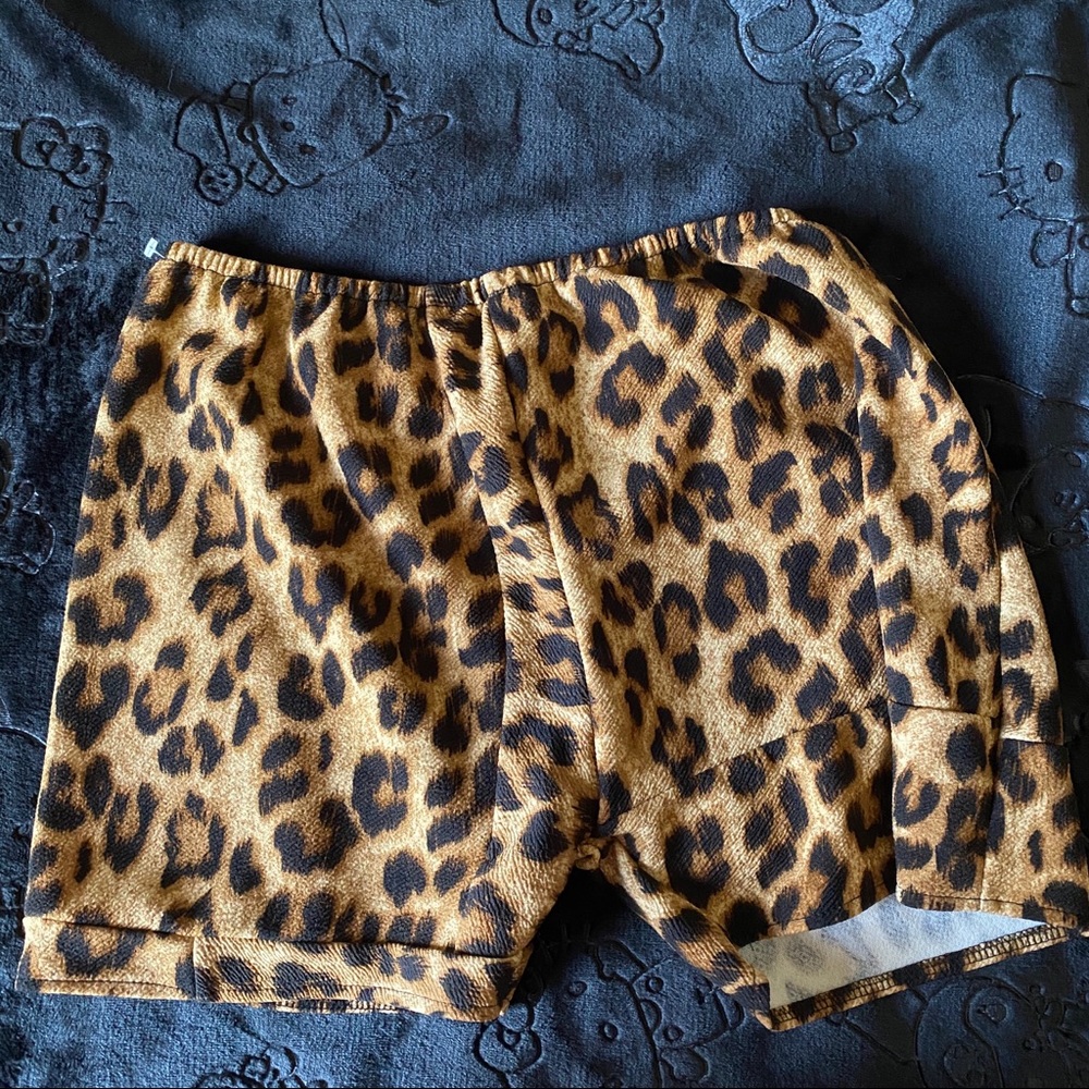 Cheetah shorts - Picture 2 of 2